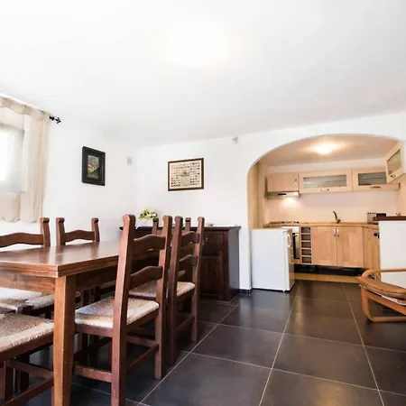 Il Cedro مارتْشانا مارينا